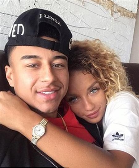 Tình yêu của Jena Frumes và Jesse Lingard vừa bất ngờ rạn vỡ