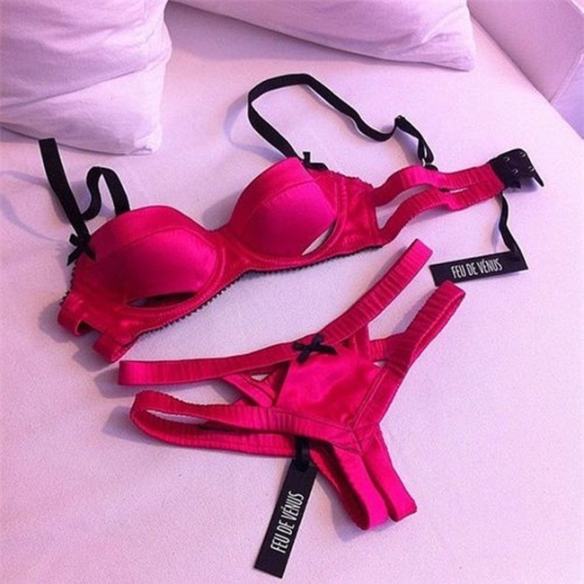 Cười ra nước mắt với những ông chồng chẳng biết gì về điện nhưng rất hăm hở đi mua đồ lót tặng vợ yêu - Ảnh 2.