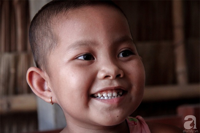 Tâm sự của bé gái 5 tuổi bị u não: Mẹ ơi! Mẹ cứu con đi, con lớn lên đi mần công ty trả tiền cho mẹ - Ảnh 12.