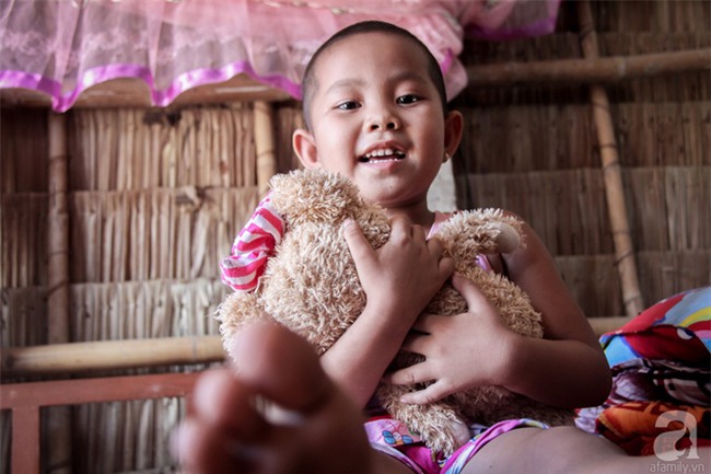 Tâm sự của bé gái 5 tuổi bị u não: Mẹ ơi! Mẹ cứu con đi, con lớn lên đi mần công ty trả tiền cho mẹ - Ảnh 6.