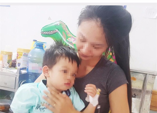 Viên đạn súng hơi nằm sâu trong phế quản bé trai 4 tu cả tháng nhưng người nhà không hay - Ảnh 1.