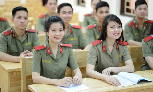 Các trường Công an Nhân dân không tuyển thí sinh lưu ban, xăm mình, bấm lỗ tai, lỗ mũi - Ảnh 1.