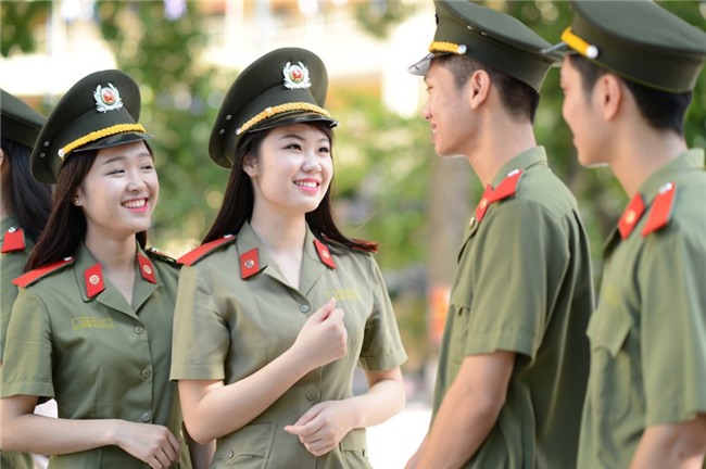 Các trường Công an Nhân dân không tuyển thí sinh lưu ban, xăm mình, bấm lỗ tai, lỗ mũi - Ảnh 3.