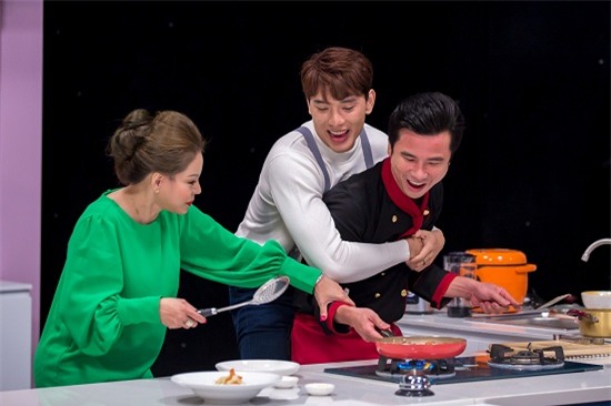 CHẾT CƯỜI: Lê Giang chém tiếng Anh câu được câu mất trên sóng truyền hình-1