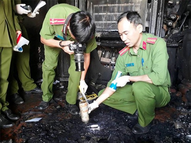 Cận cảnh hiện trường vụ cháy kinh hoàng làm 5 người tử vong ở Đà Lạt - Ảnh 3.