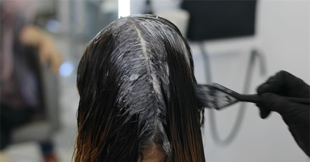 Người phụ nữ bị xơ gan mãn tính vì thói quen nhuộm tóc rất nhiều chị em đang làm-1