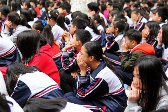 Con hứa sẽ là một đứa con ngoan, biết trân trọng tình cảm của cha mẹ, thầy cô!