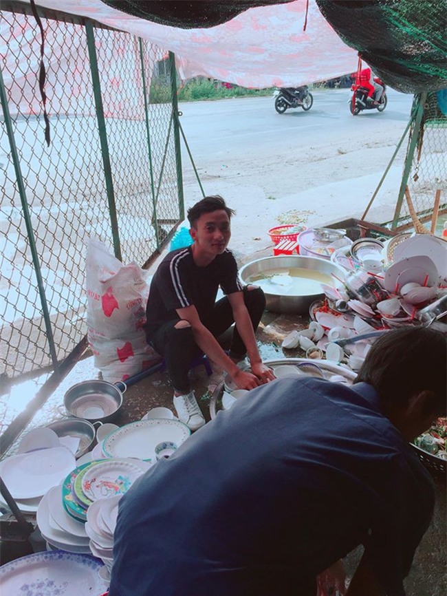 Chàng trai rửa 10 mâm bát trong lần đầu ra mắt nhà bạn gái