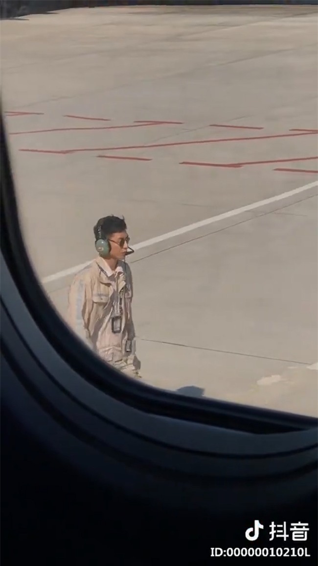 Clip quay lén ngầu như Hậu duệ Mặt trời, chàng nhân viên bảo dưỡng bị sếp trừ lương vì đút tay vào túi quần - Ảnh 3.