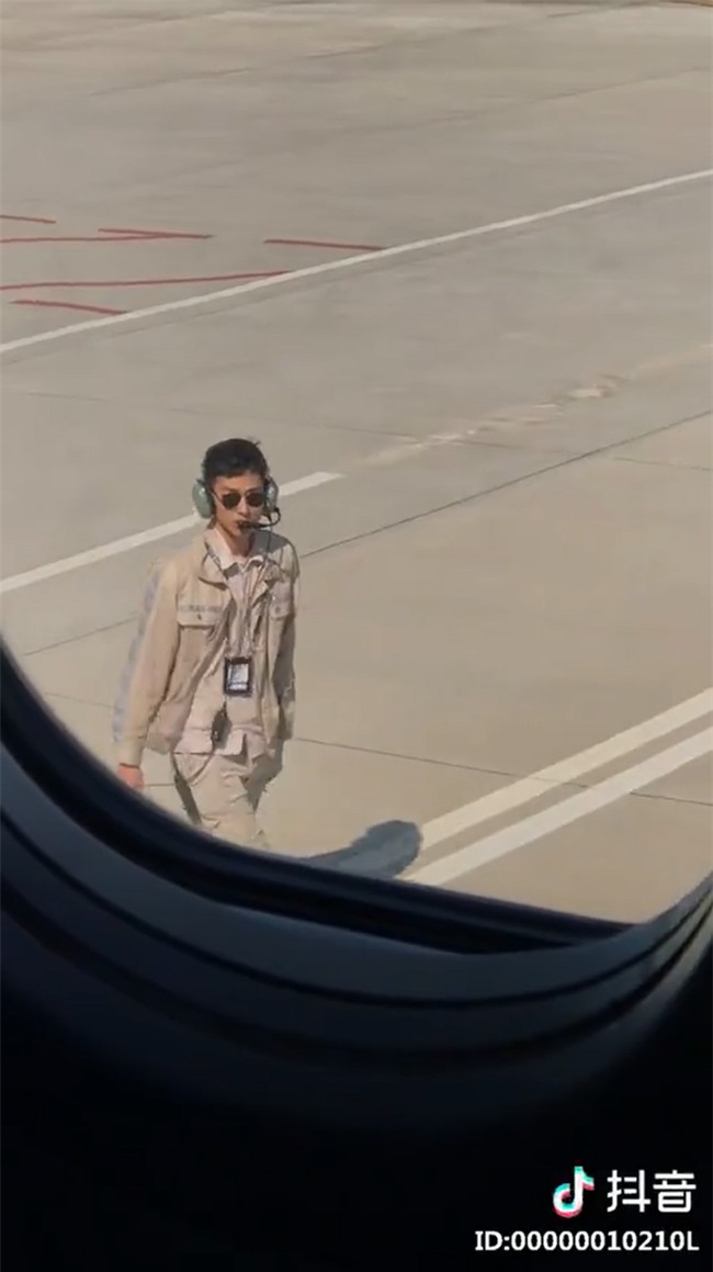 Clip quay lén ngầu như Hậu duệ Mặt trời, chàng nhân viên bảo dưỡng bị sếp trừ lương vì đút tay vào túi quần - Ảnh 3.