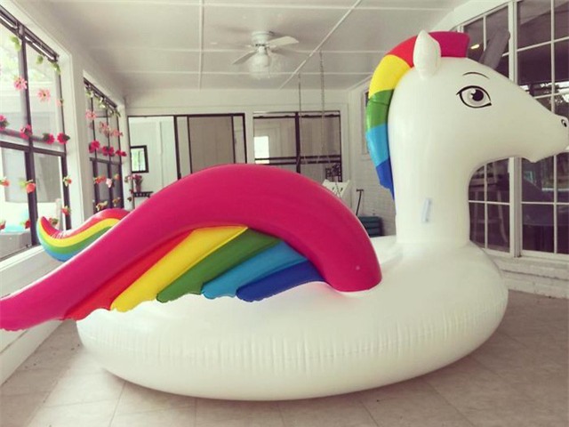 Thêm một trường hợp người dùng nhận được món đồ chơi trẻ em trong bồn tắm nhưng với kích thước ... khó đỡ