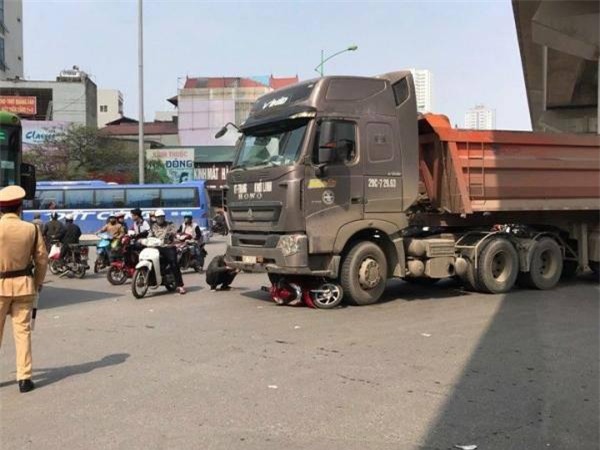 tai nan khi dang ve dang ky ket hon, co gai tre chi kip noi: "tuan sau chau cuoi roi!" - 1