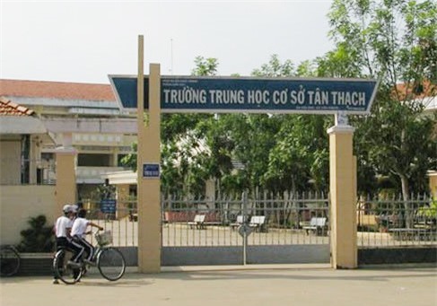 Nam sinh lop 8 bop co co giao tiep tuc gay roi hinh anh 1