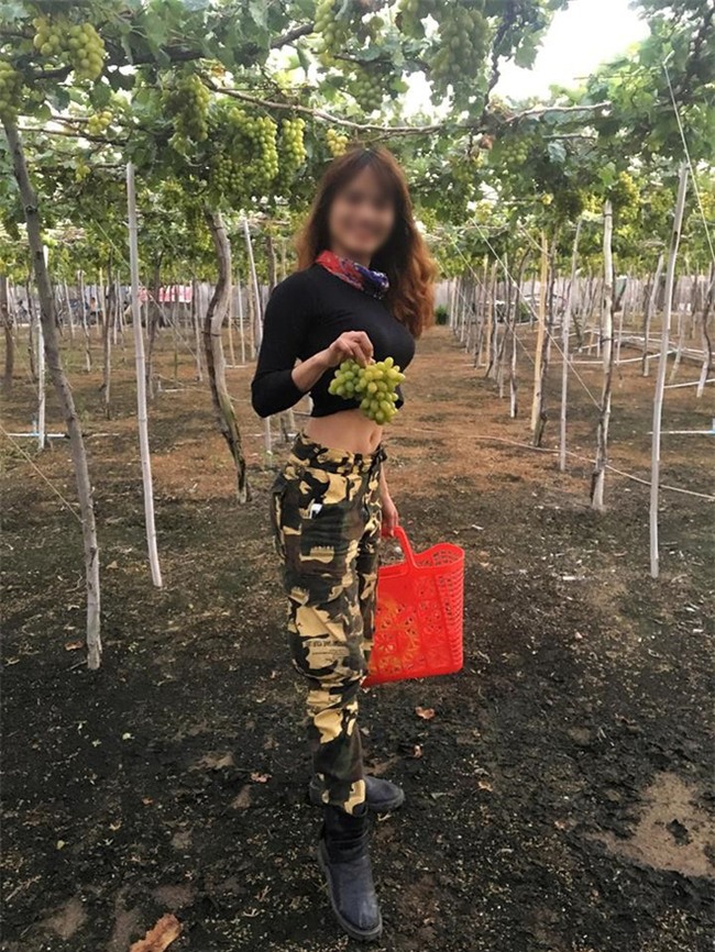 Quay clip ngửa cổ ăn nho ngay trên giàn còn tố chủ vườn bán đắt, nữ phượt thủ bị ném đá tơi bời - Ảnh 5.