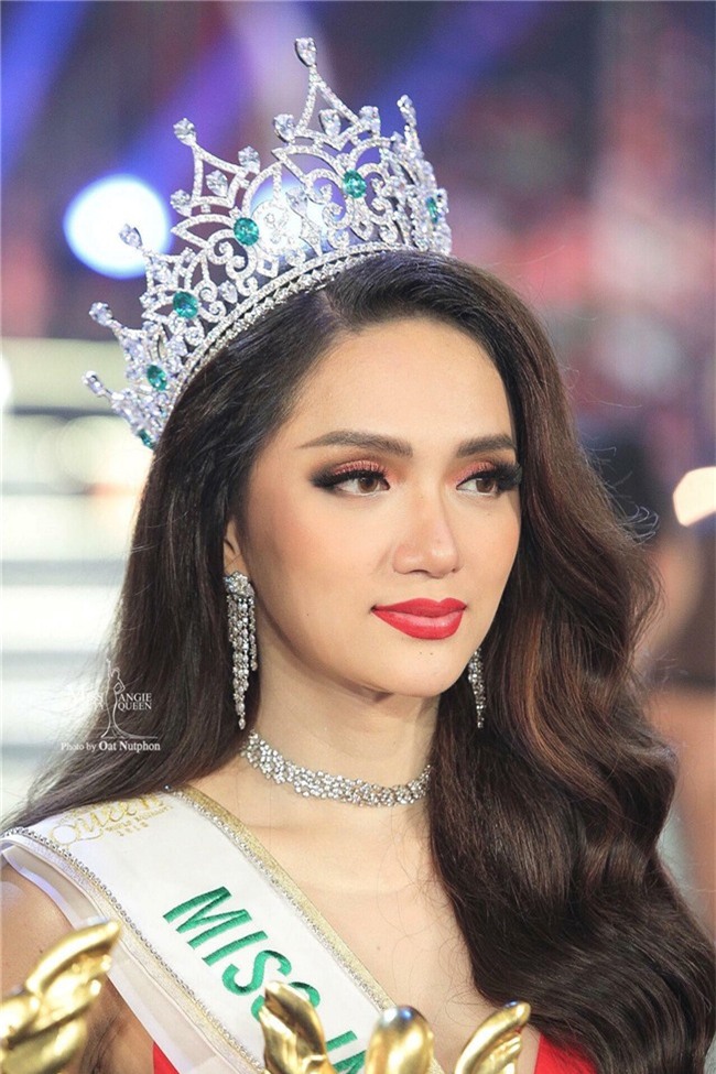 Cục trưởng Cục Nghệ thuật Biểu diễn chúc mừng Hương Giang Idol đoạt vương miện Hoa hậu-2