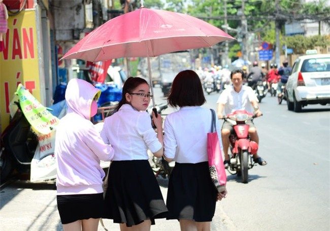 Những ngày Sài Gòn nắng nóng cao điểm, cần nhớ ngay một số lưu ý để phòng tránh say nắng-1