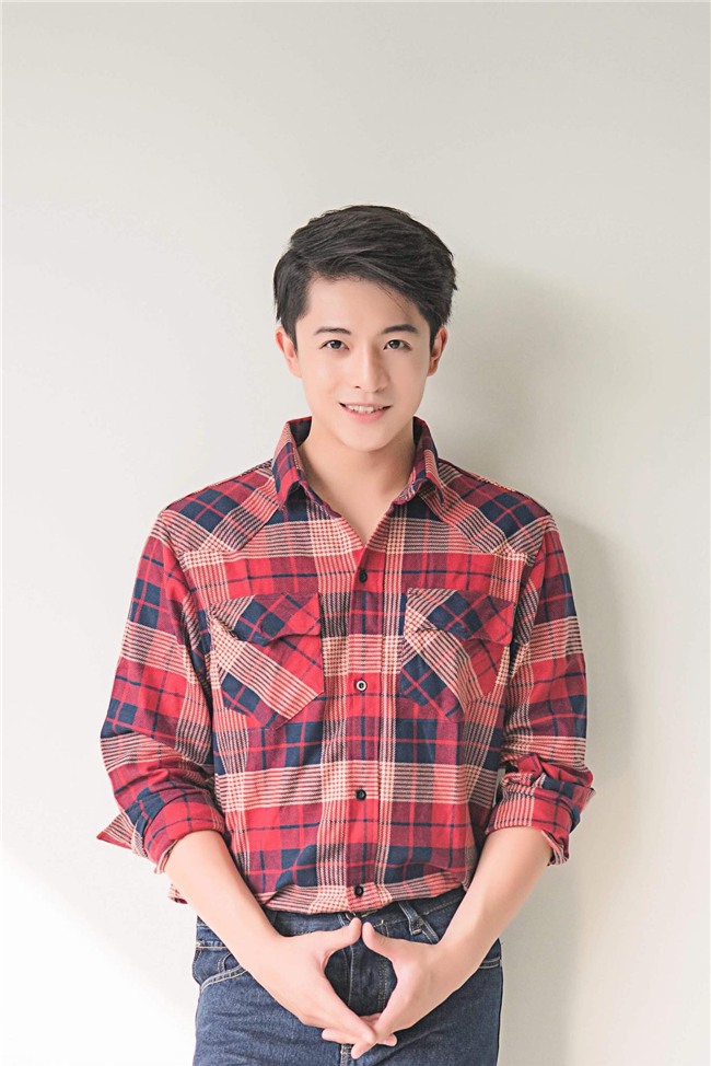 Vừa trở về Việt Nam, Harry Lu trình làng loạt ảnh cận cảnh nhan sắc sau 20 lần phẫu thuật - Ảnh 1.