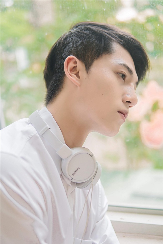 Vừa trở về Việt Nam, Harry Lu trình làng loạt ảnh cận cảnh nhan sắc sau 20 lần phẫu thuật - Ảnh 3.