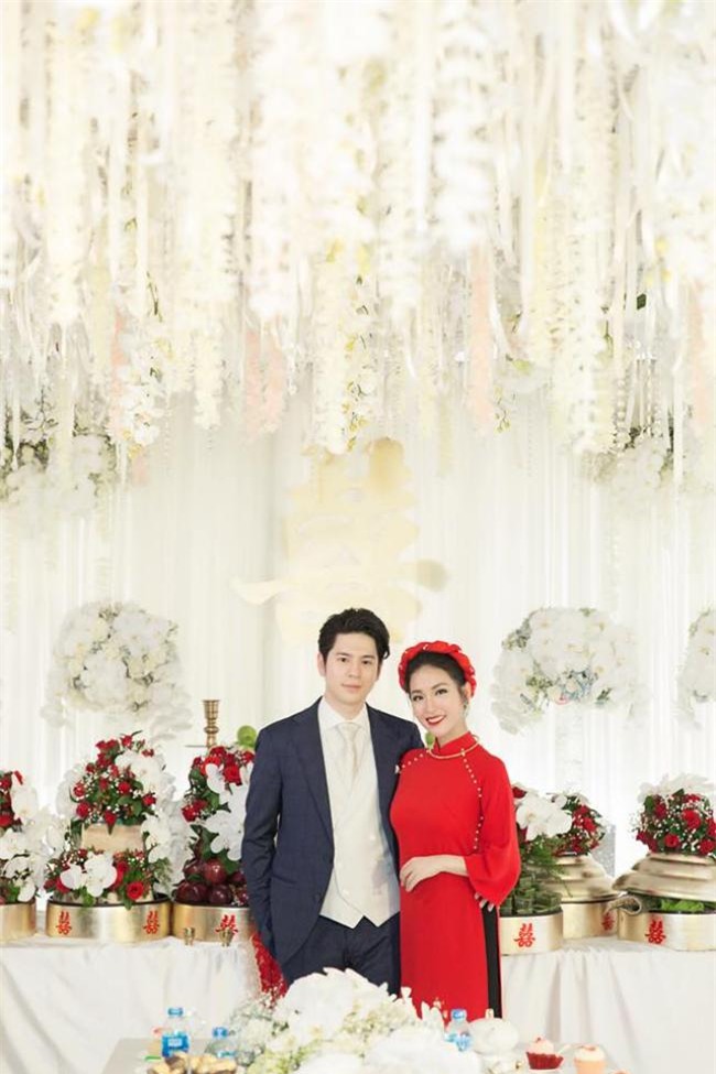 mai ho cong khai loat anh dinh hon chong tre kem 4 tuoi hinh anh 1