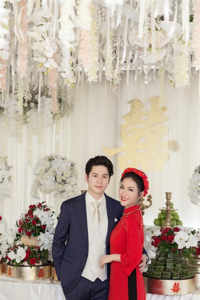 mai ho cong khai loat anh dinh hon chong tre kem 4 tuoi hinh anh 3