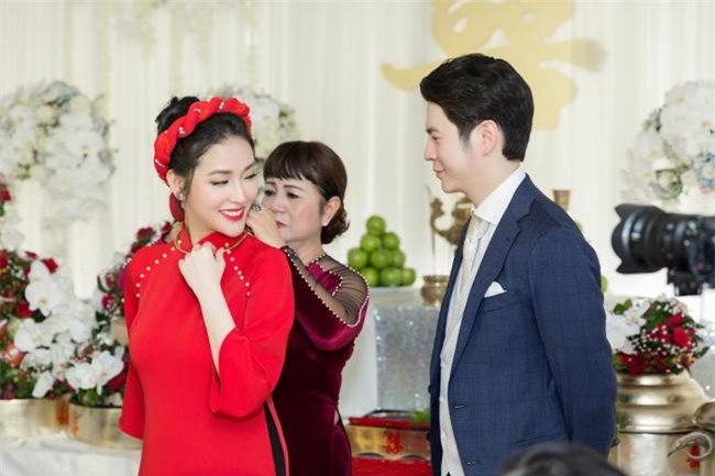 mai ho cong khai loat anh dinh hon chong tre kem 4 tuoi hinh anh 6