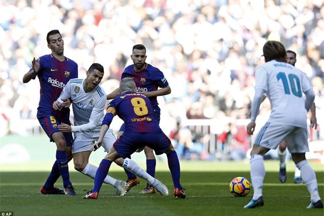 Barcelona và Real Madrid là hai ứng viên hàng đầu cho chức vô địch Champions League năm nay