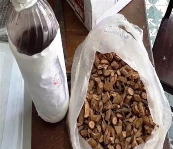 vu ngo doc ruou khien 3 nguoi trong gia dinh tu vong: cac nan nhan chi moi uong 3-4 chen - 1