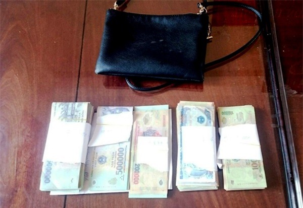 người tốt việc tốt,sống đẹp,nhặt được tiền,thầy giáo trả lại tiền nhặt được,Tỉnh đoàn Gia Lai,Trần Vũ Luân