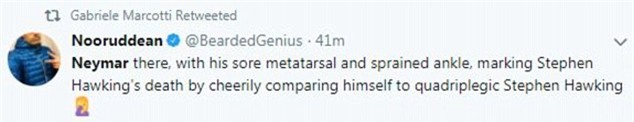 Ngồi xe lăn đóng giả Stephen Hawking, Neymar bị ném đá tơi bời - Ảnh 3.