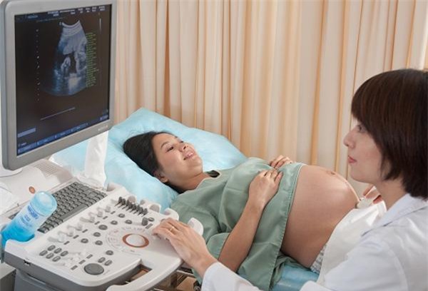 phuong phap sinh con “thuan tu nhien” dang gay tranh cai gay gat cu the la gi? - 3