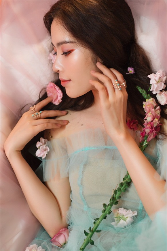 Hoa khôi nam em,nam em dịu dàng,nam em mừng valentine trắng