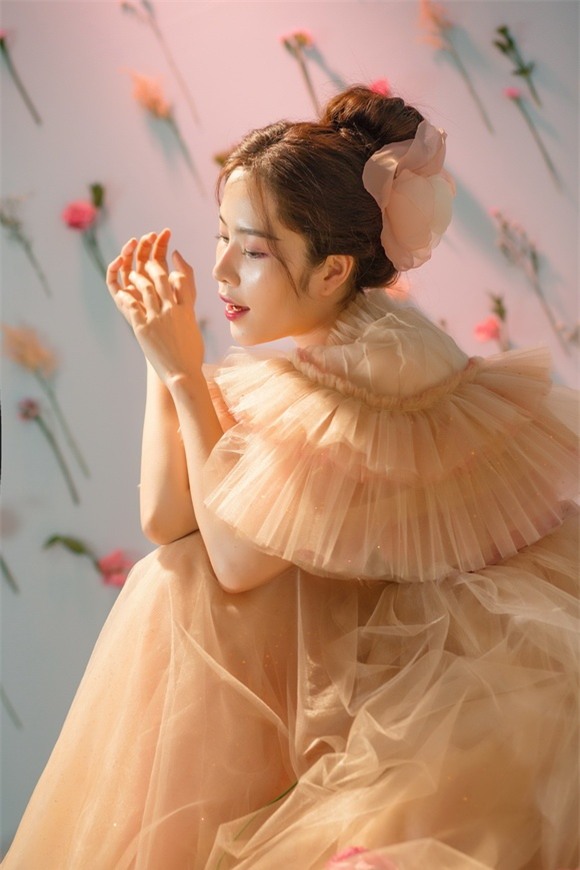 Hoa khôi nam em,nam em dịu dàng,nam em mừng valentine trắng