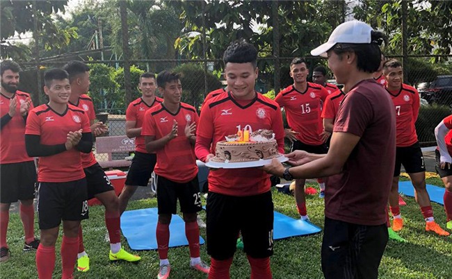 Truoc 'dai chien' FLC Thanh Hoa, HLV Miura lai khien hoc tro xuc dong hinh anh 1