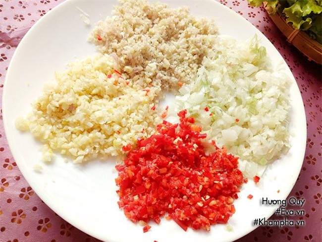 long nuong thom phuc cuon voi rau song cham sot thi con gi ngon bang - 3