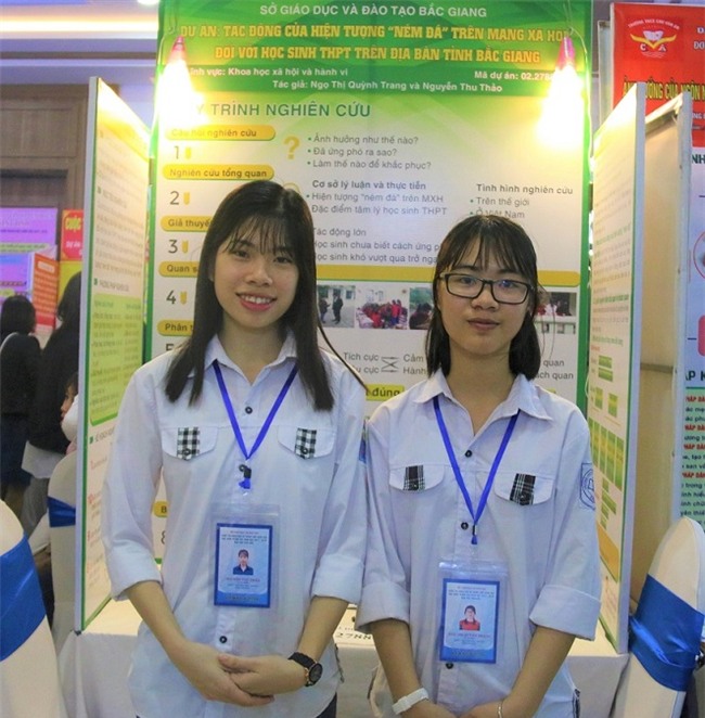 nữ sinh,mạng xã hội