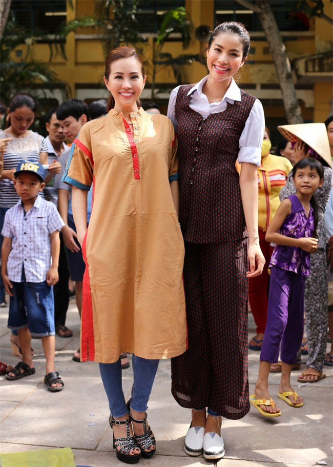 Hai chị em từng tham dự chung nhiều sự kiện và không ngại chụp ảnh chung. - Tin sao Viet - Tin tuc sao Viet - Scandal sao Viet - Tin tuc cua Sao - Tin cua Sao