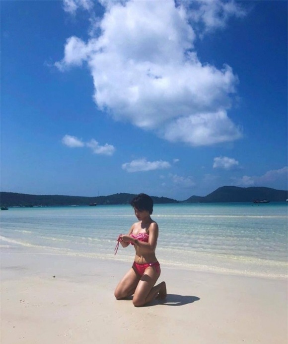 uyên linh, bikini, hồng nhung