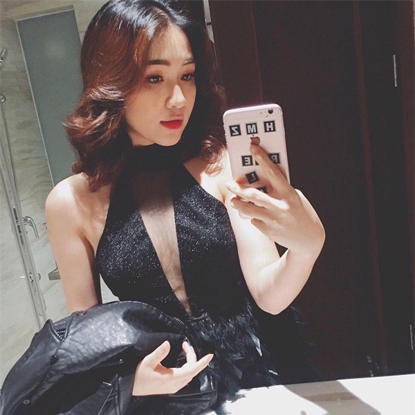 Hình ảnh gợi cảm của Hòa Minzy hiện tại.