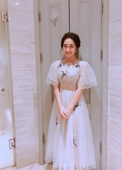 Từ khi chia tay Công Phượng, 'bánh bèo' Hòa Minzy thay đổi hình tượng&nbsp;'180 độ' 15