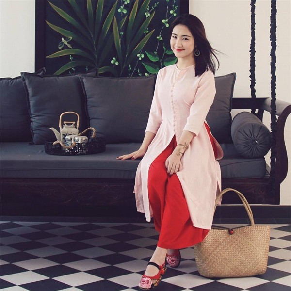 Sau tin đồn chia tay, Hoà Minzy có cuộc 'lột xác' về phong cách ăn mặc.&nbsp;Cô diện những trang phục có gu và trưởng thành hơn rất nhiều.