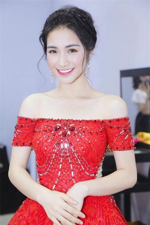 Cô nàng đã lột xác hoàn toàn, trở nên quyến rũ và phong cách hơn bao giờ hết.