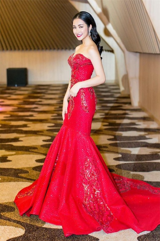 Không chỉ thay đổi 180 độ về phong cách, nữ ca sỹ còn đốn tim khán giả với giọng hát 'ngọt như mía lùi'. Trong&nbsp;chương trình&nbsp;Cặp đôi hoàn hảo - Trữ tình & Bolero, Hòa Minzy&nbsp;đã thể hiện&nbsp;ca khúc&nbsp;Mưa nửa đêm xuất sắc. Sau đó, người hâm mộ yêu mến đặt cho nữ ca sĩ sinh năm 1995 biệt danh 'công chúa bolero'.