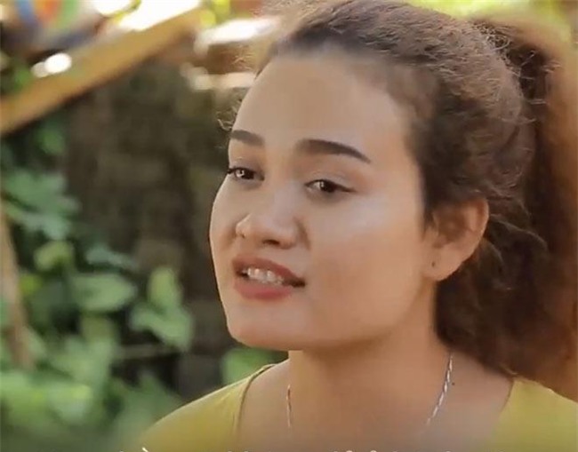 co gai tay nguyen chua chong, cuu hai dua tre sap bi chon song ve nuoi - 2