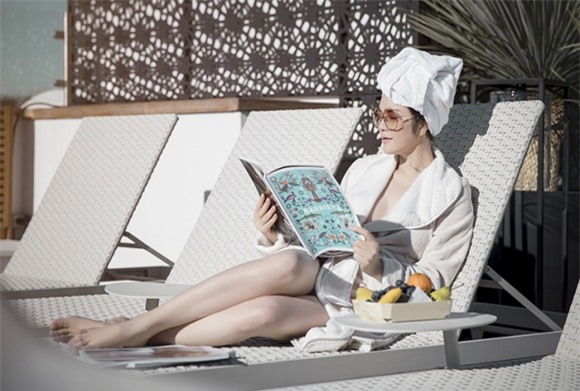 Lý Nhã Kỳ, áo choàng tắm, quyến rũ