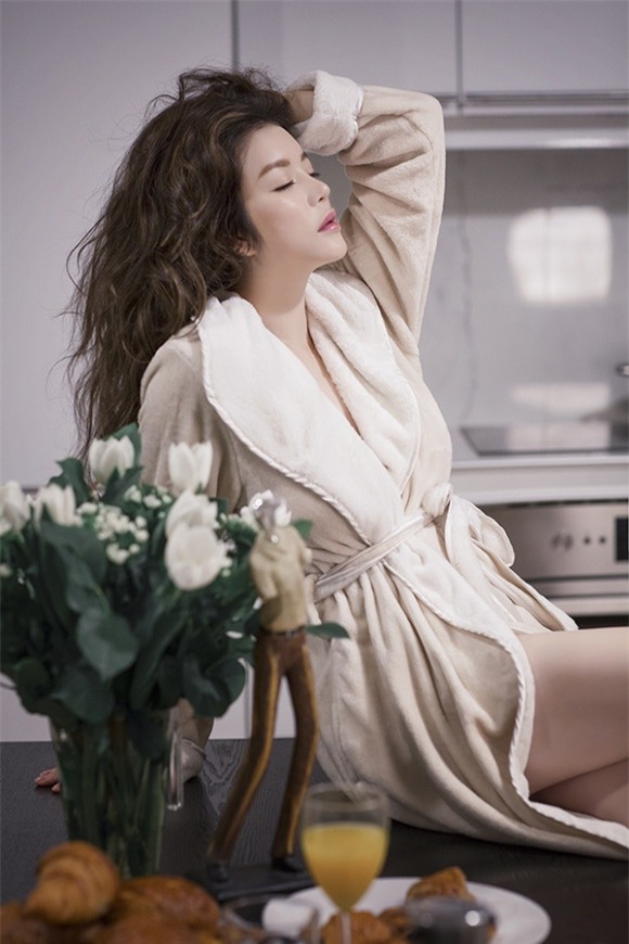 Lý Nhã Kỳ, áo choàng tắm, quyến rũ
