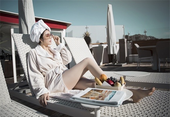 Lý Nhã Kỳ, áo choàng tắm, quyến rũ