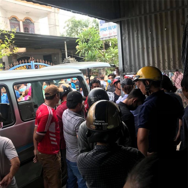 Người phụ nữ chết lõa thể trong phòng khóa trái, trên nền nhà có nhiều vết máu khô - Ảnh 2.