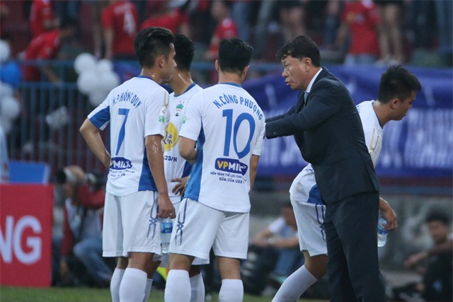 Công Phượng và Hồng Duy không để lại nhiều dấn ấn trên sân - Ảnh: Gia Hưng