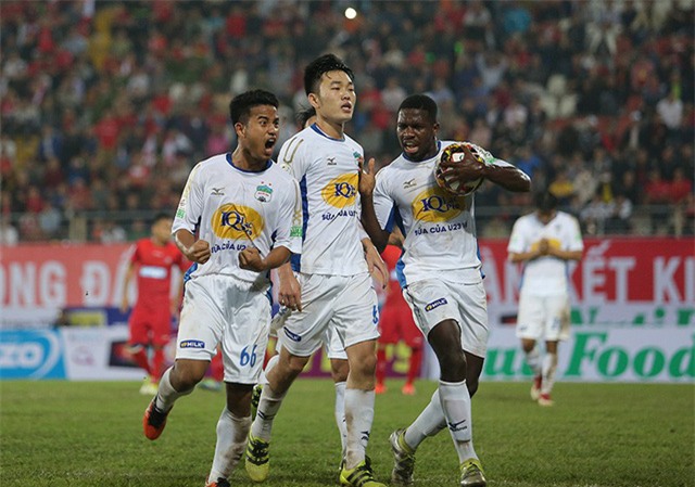 Xuân Trường tỏa sáng mang về 1 điểm cho HA Gia Lai