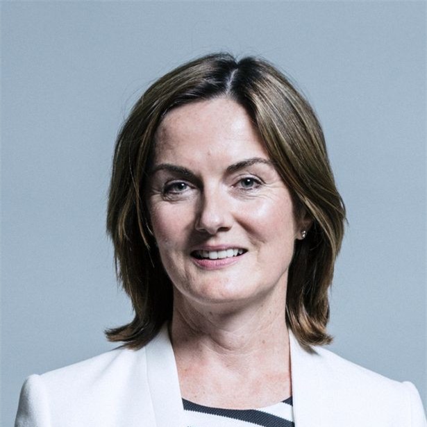 Lời khai rúng động trong vụ bê bối tình dục nước Anh: Bé gái mang thai khi 13 tuổi, từng bị 20 người đàn ông hãm hiếp - Ảnh 2.